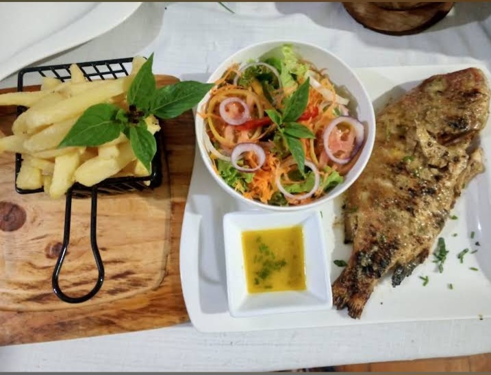 Peixe Grelhado da Casa servido no PALMEIRAS
